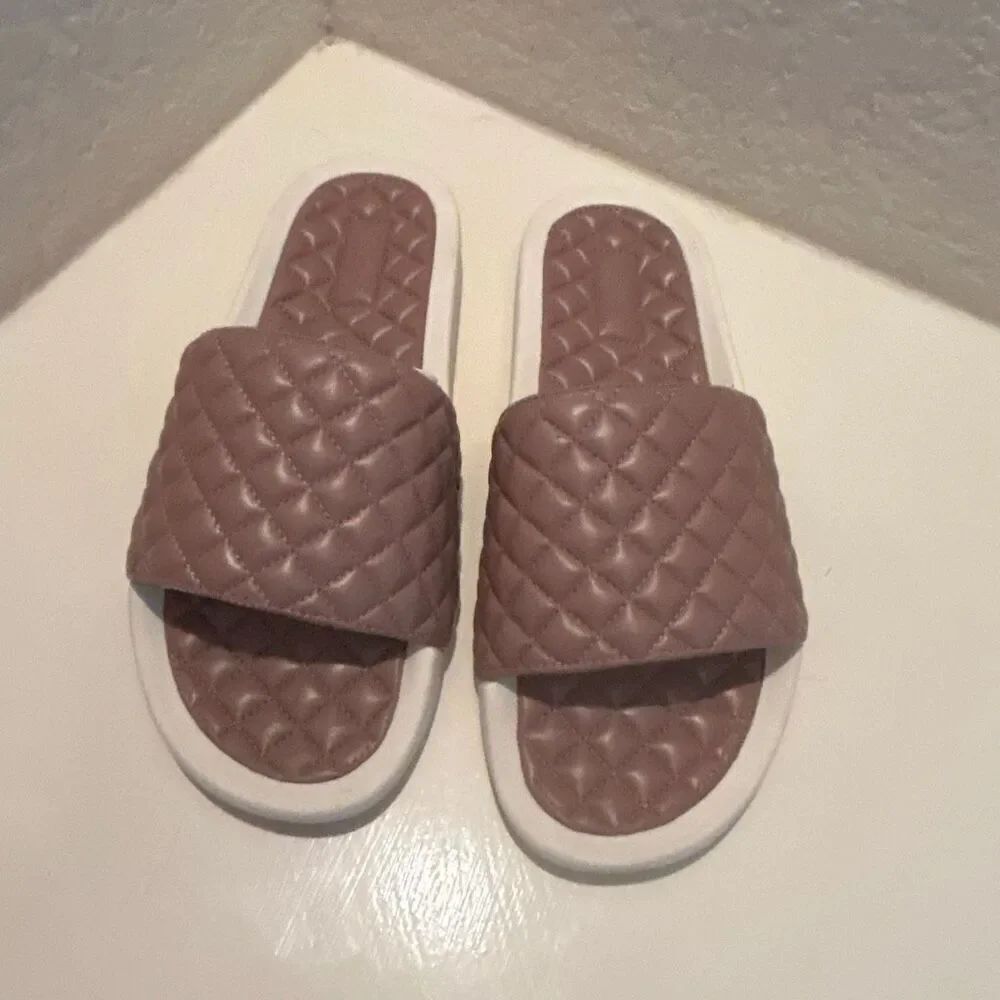 APL Men's Size 9 Lusso Slide Sandal Beachwood Tan Pool Beach Vacation Resortwear